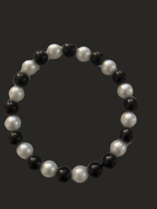 Black / White beaded bracelet